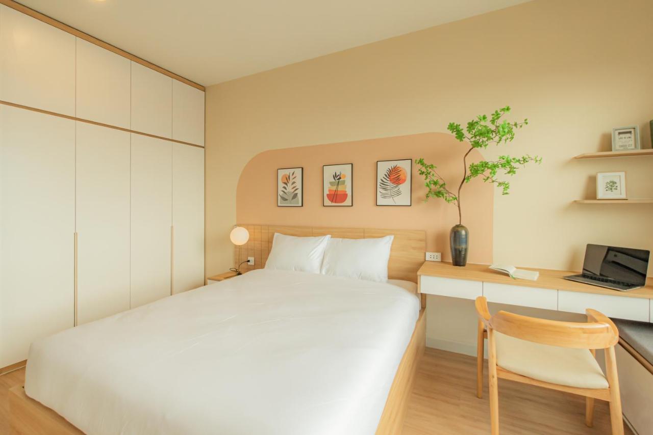 9Trip Stay In Soho Residence - 3 Bedrooms Apartment In District 1, Next To Bui Vien Walking Street - Free Saigon Nightlife Walking Tour Хошимін Екстер'єр фото