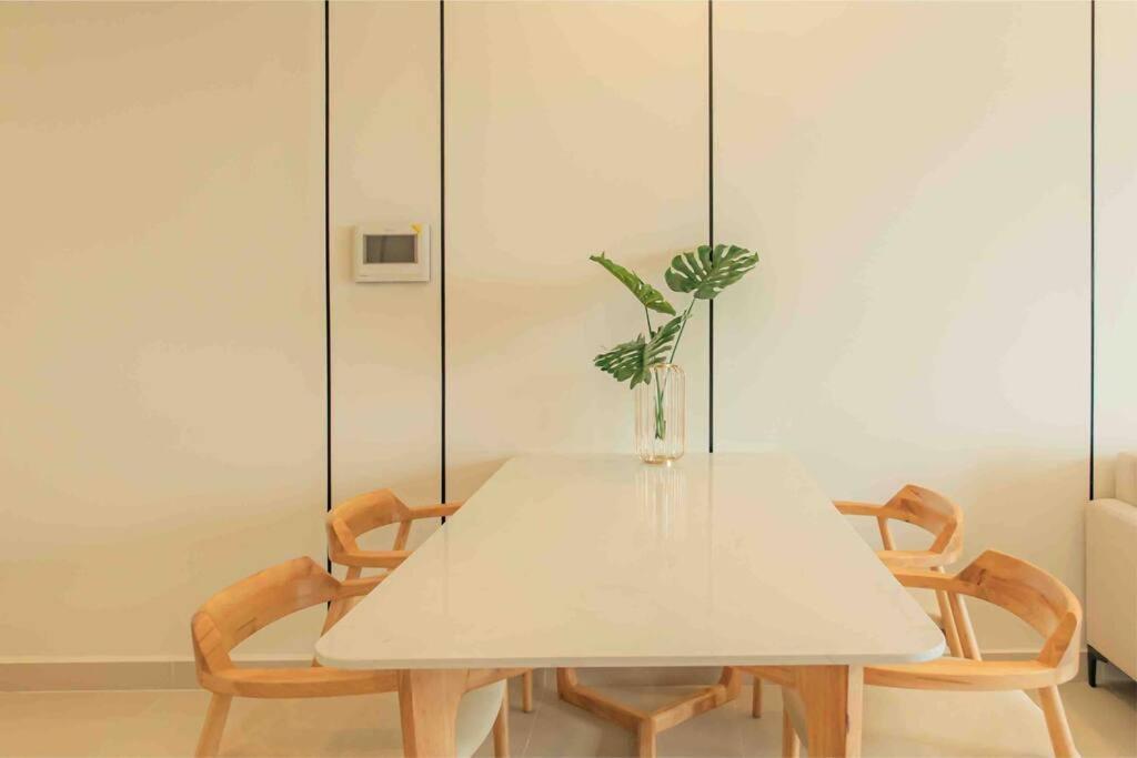 9Trip Stay In Soho Residence - 3 Bedrooms Apartment In District 1, Next To Bui Vien Walking Street - Free Saigon Nightlife Walking Tour Хошимін Екстер'єр фото