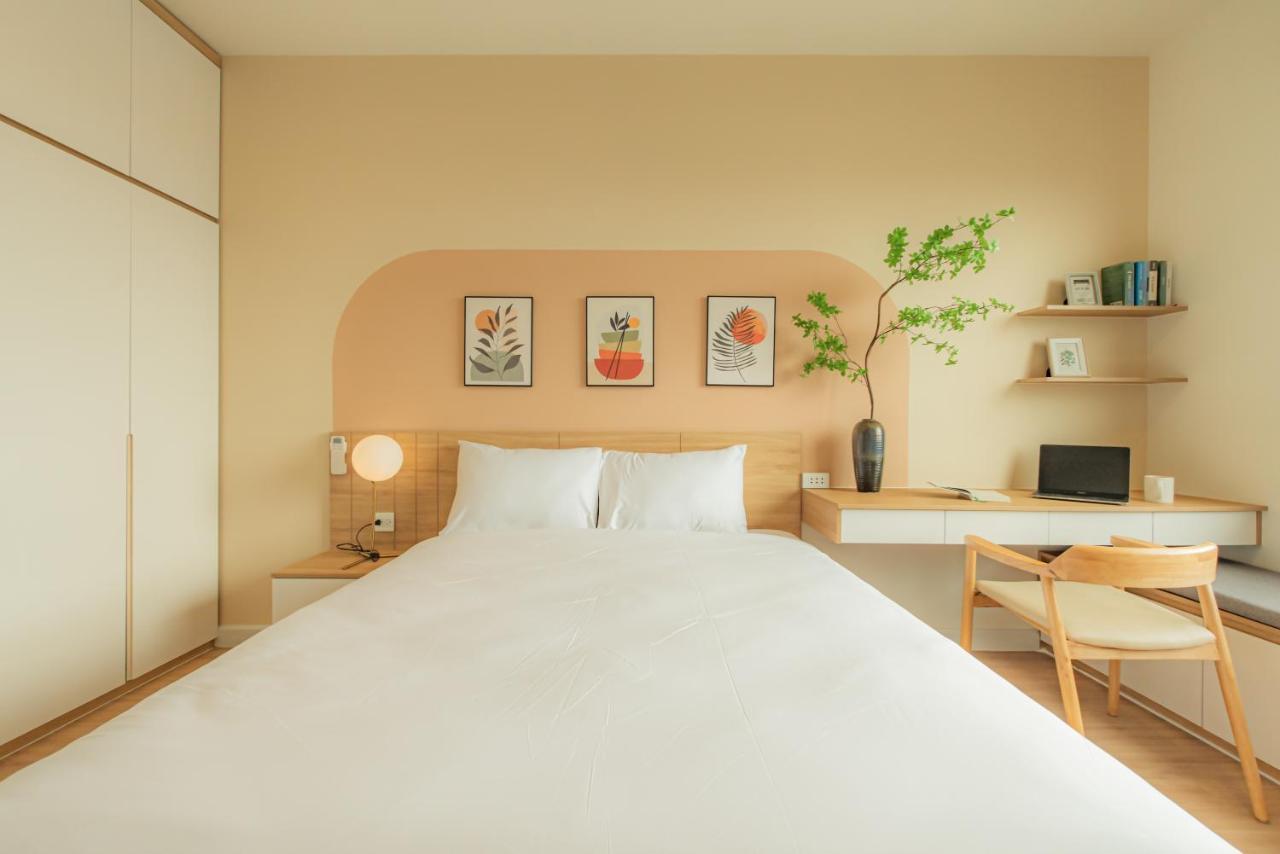 9Trip Stay In Soho Residence - 3 Bedrooms Apartment In District 1, Next To Bui Vien Walking Street - Free Saigon Nightlife Walking Tour Хошимін Екстер'єр фото